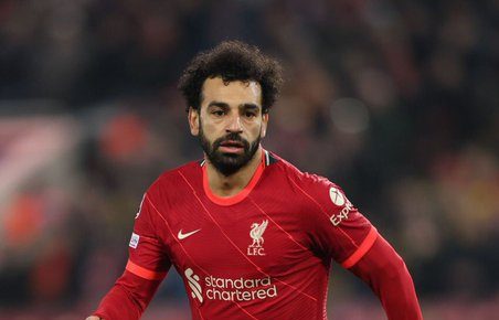 لاعب عربي مرشح لمزاملة صلاح في هجوم ليفربول